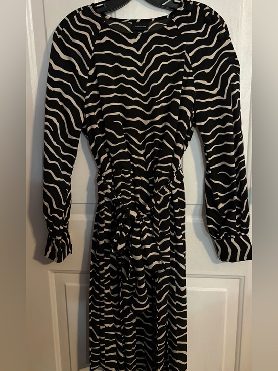 Who What Wear Dresses & Skirts - WHO WHAT WEAR Black & White Zebra Print Long Sleeve Pleated w/belt Dress Med